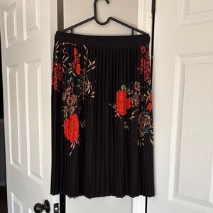 Floral Black Pleated Skirt